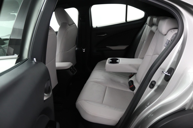 Lexus UX - 250h Luxury Line 38