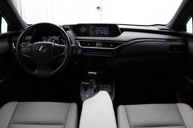 Lexus UX - 250h Luxury Line 4