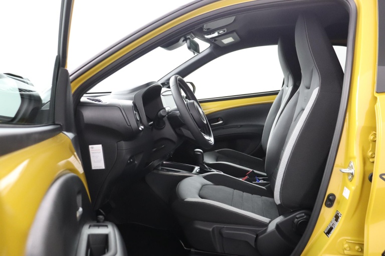 Toyota Aygo X - Hybrid 115 GR Sport 17