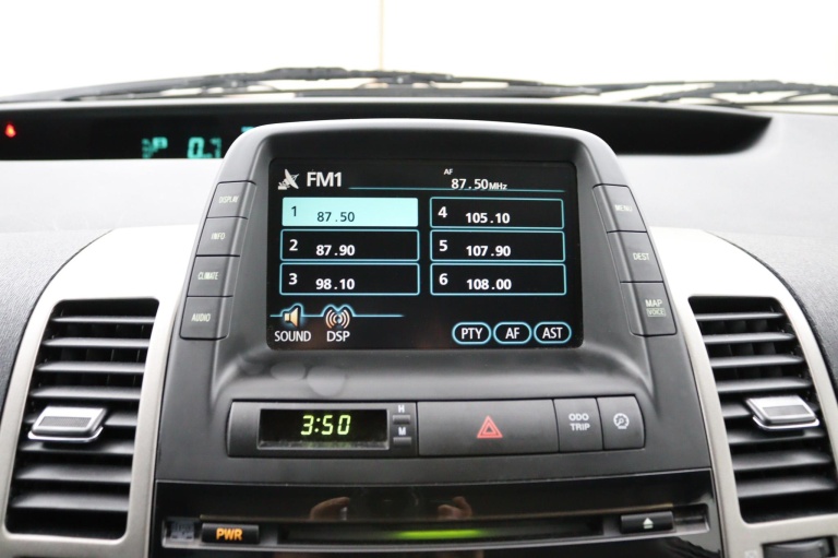 Toyota Prius - 1.5 VVT-i Tech Edition 12