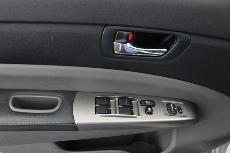 Toyota Prius - 1.5 VVT-i Tech Edition 29