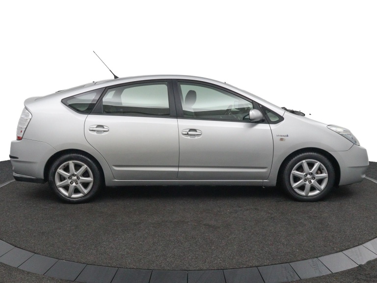 Toyota Prius - 1.5 VVT-i Tech Edition 8