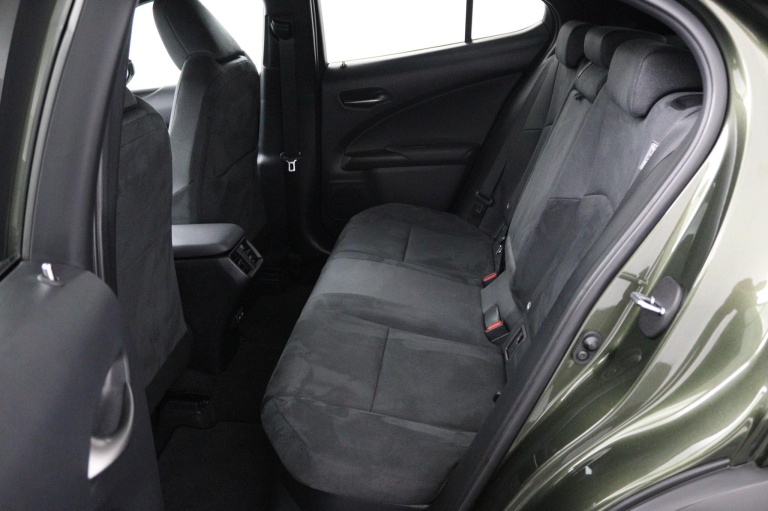 Lexus UX - 250h Business Line 18