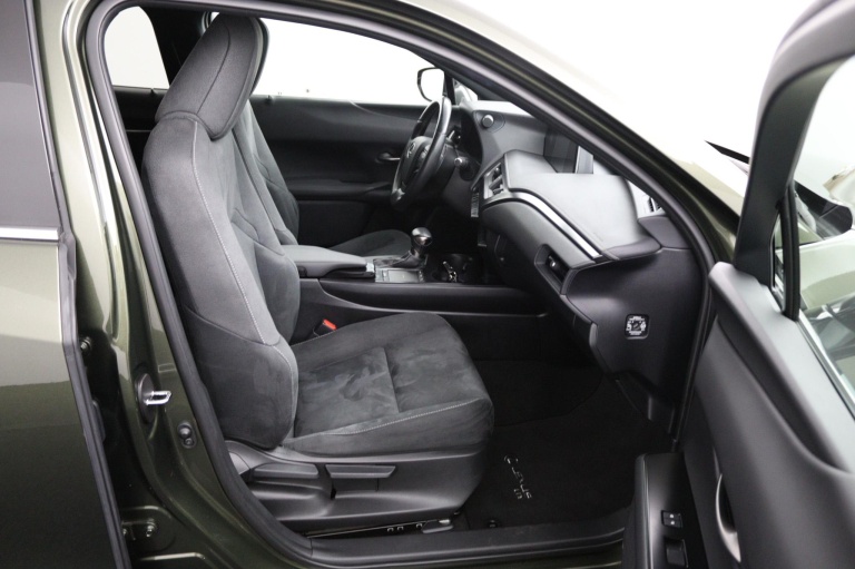 Lexus UX - 250h Business Line 22