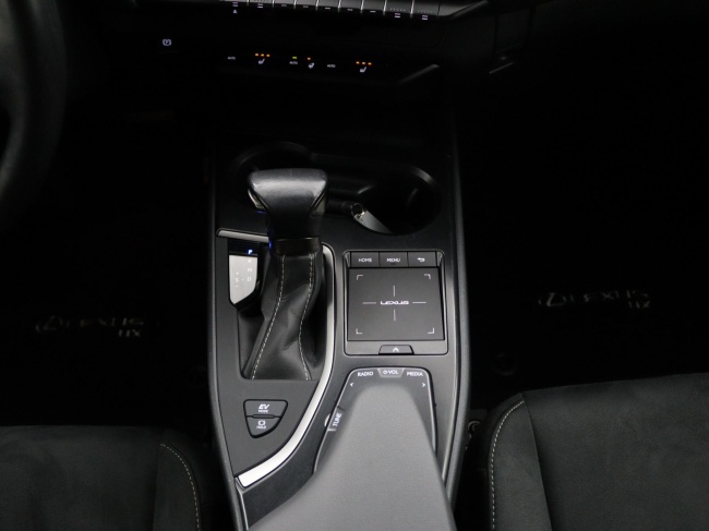 Lexus UX - 250h Business Line