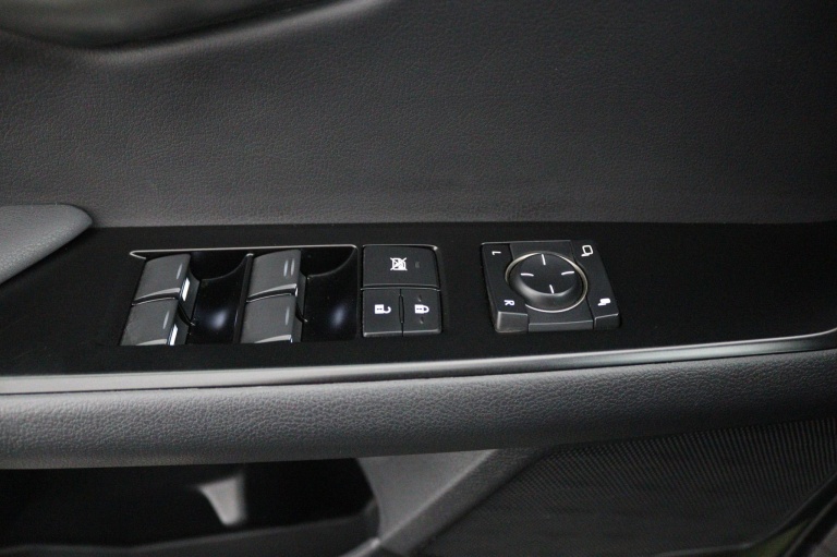 Lexus UX - 250h Business Line 27