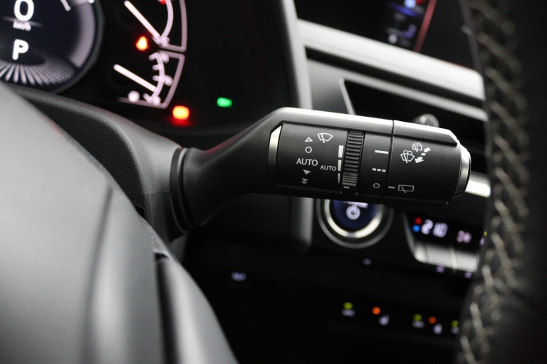 Lexus UX - 250h Business Line 30