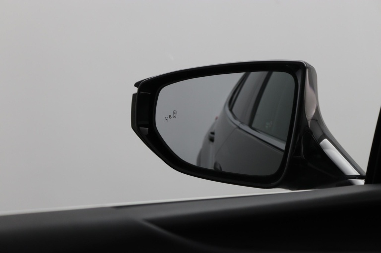 Lexus UX - 250h Business Line 35