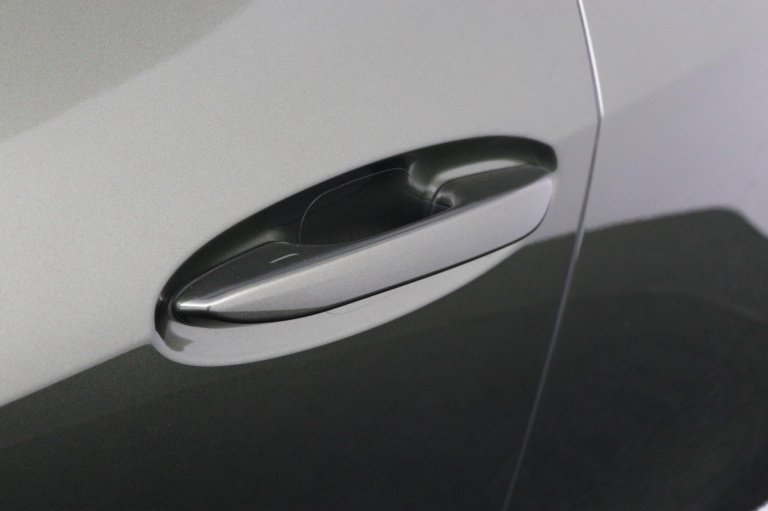 Lexus UX - 250h Business Line 36