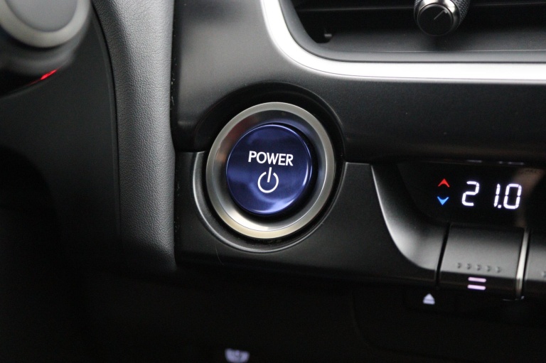 Lexus UX - 250h Business Line 41