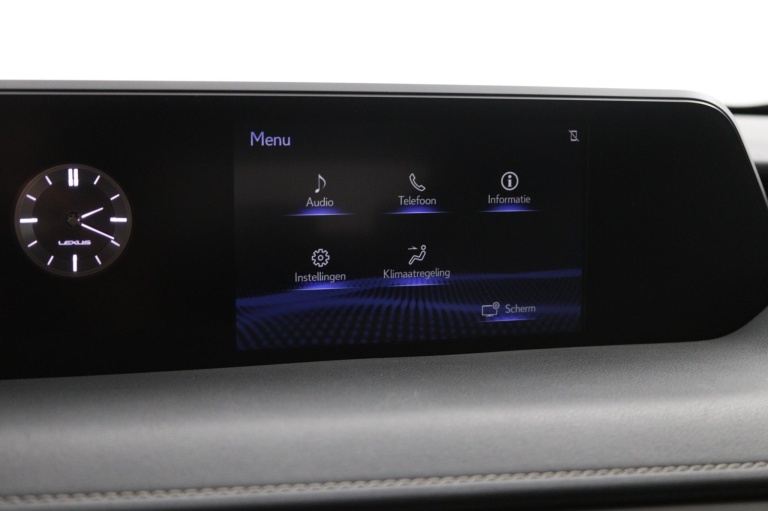 Lexus UX - 250h Business Line 42