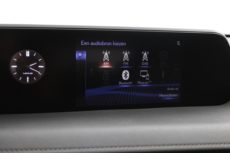 Lexus UX - 250h Business Line 43