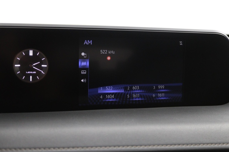 Lexus UX - 250h Business Line 44