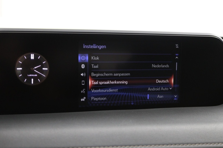 Lexus UX - 250h Business Line 46