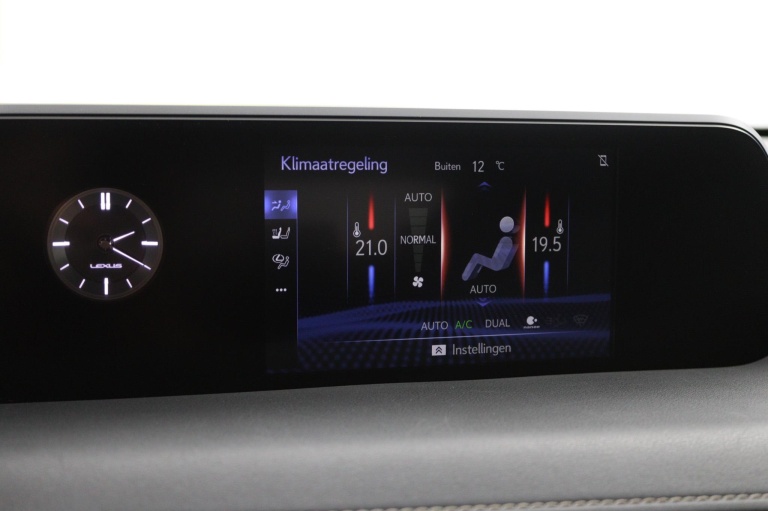 Lexus UX - 250h Business Line 47