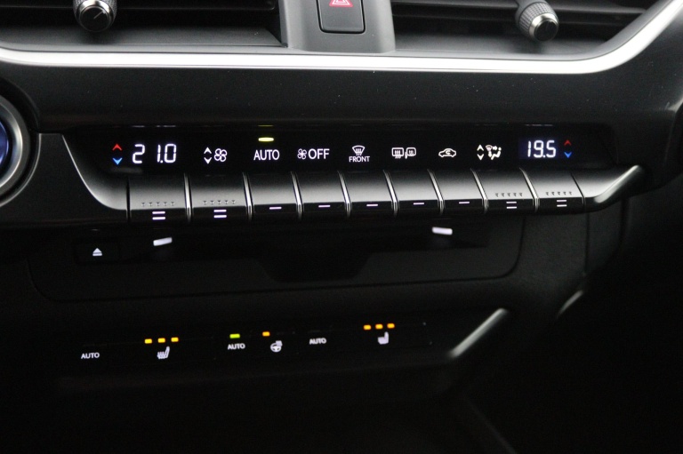 Lexus UX - 250h Business Line 7