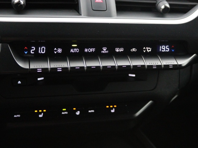 Lexus UX - 250h Business Line