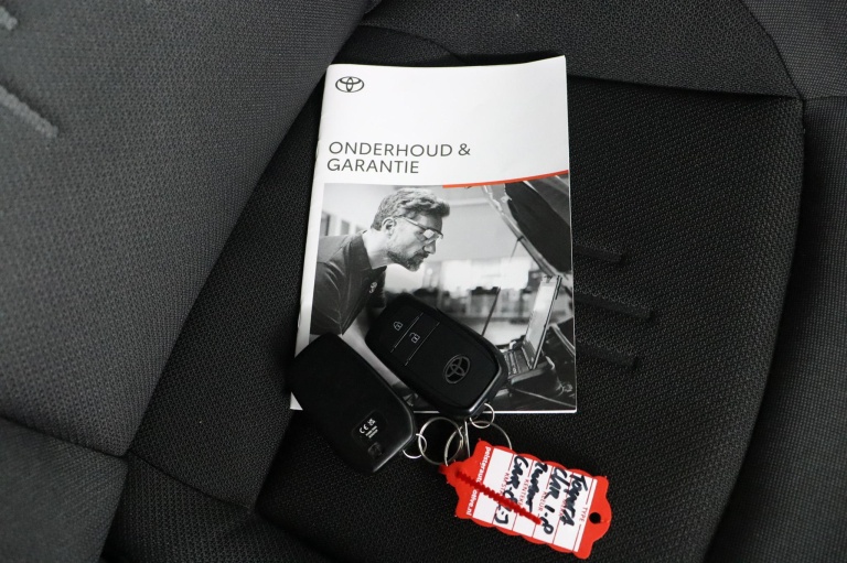 Toyota C-HR - 1.8 Hybrid 140 Dynamic 11