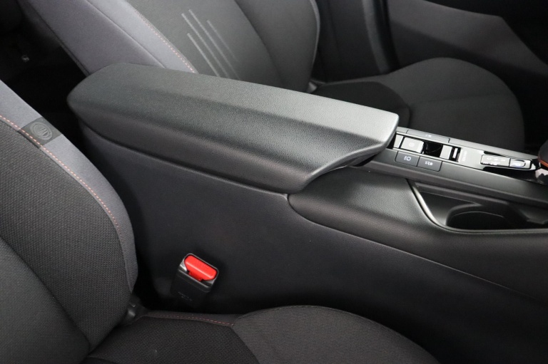 Toyota C-HR - 1.8 Hybrid 140 Dynamic 63