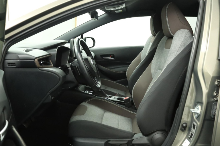 Toyota Corolla Touring Sports - 2.0 Hybrid Trek 17