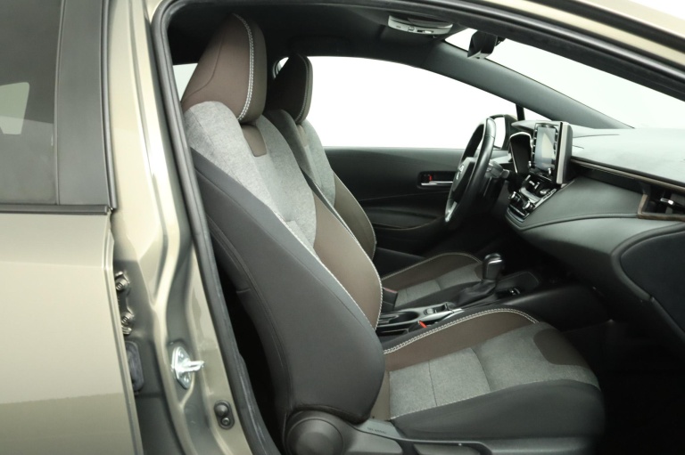 Toyota Corolla Touring Sports - 2.0 Hybrid Trek 22