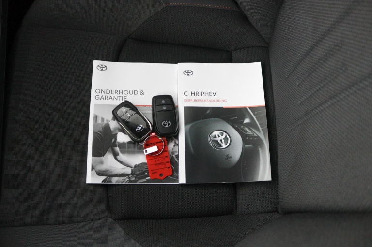 Toyota C-HR - 2.0 Plug-in Hybrid 220 Dynamic 11