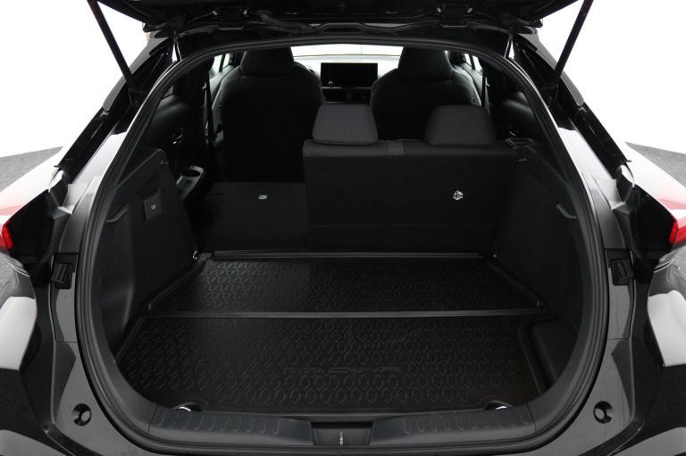 Toyota C-HR - 2.0 Plug-in Hybrid 220 Dynamic 24