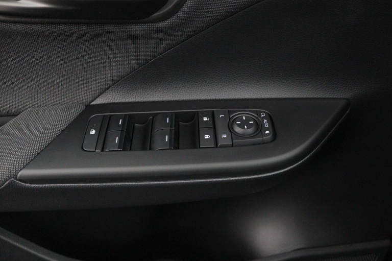 Toyota C-HR - 2.0 Plug-in Hybrid 220 Dynamic 28