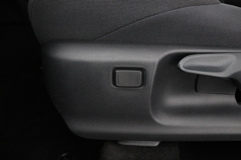 Toyota C-HR - 2.0 Plug-in Hybrid 220 Dynamic 37