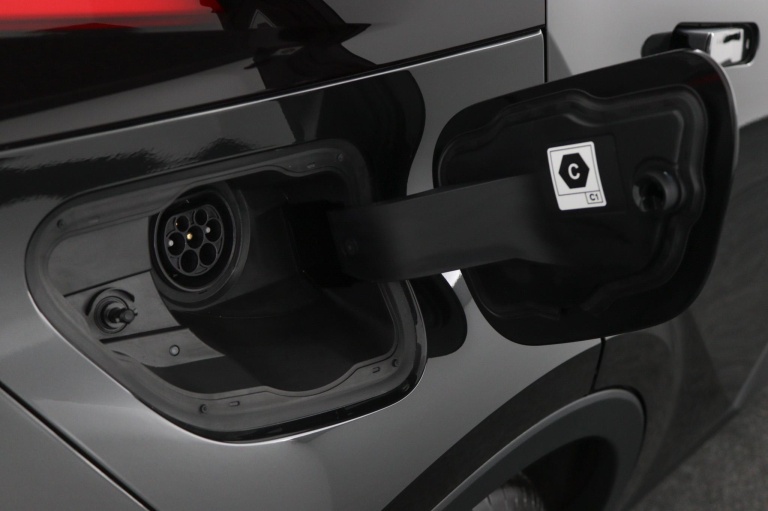 Toyota C-HR - 2.0 Plug-in Hybrid 220 Dynamic 40