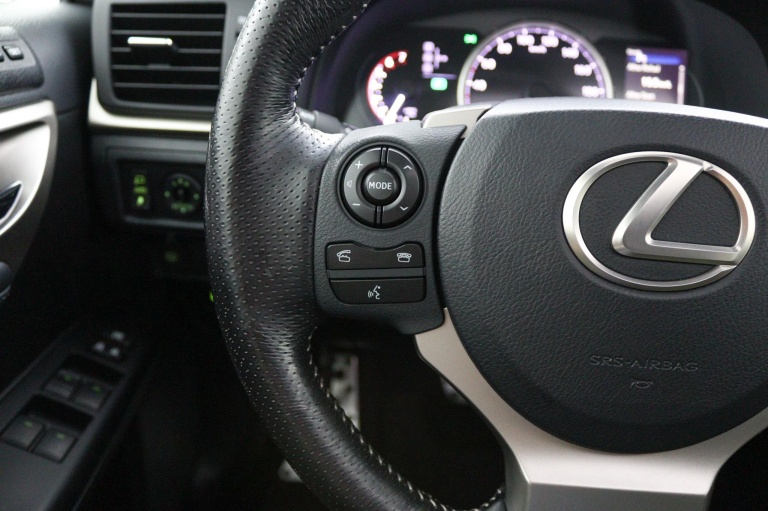 Lexus CT - 200h F Sport Line 19