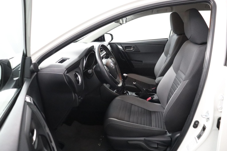 Toyota Auris Touring Sports - 1.3 Aspiration 16