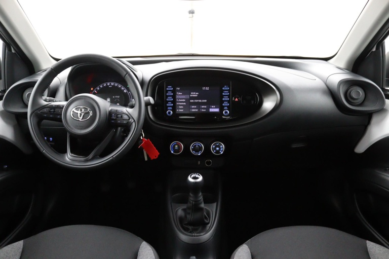 Toyota Aygo X - 1.0 VVT-i MT Play 10