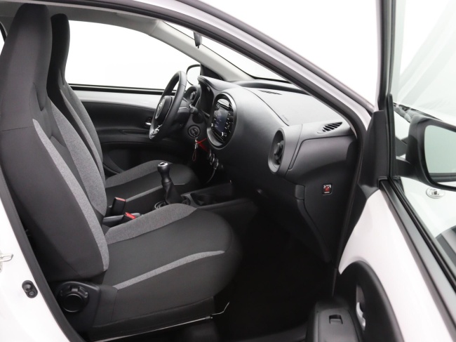 Toyota Aygo X - 1.0 VVT-i MT Play