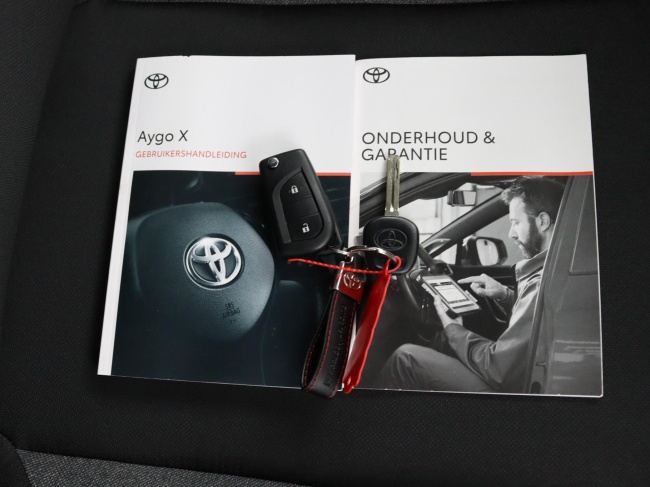 Toyota Aygo X - 1.0 VVT-i MT Play