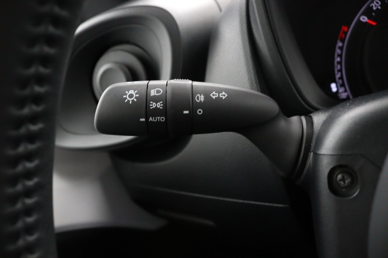 Toyota Aygo X - 1.0 VVT-i MT Play 30