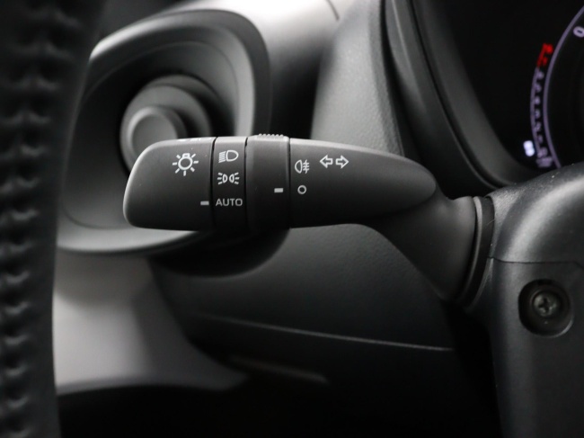 Toyota Aygo X - 1.0 VVT-i MT Play