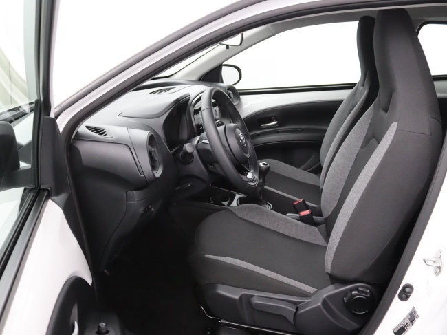 Toyota Aygo X - 1.0 VVT-i MT Play