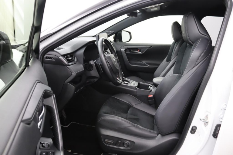 Toyota RAV4 - 2.5 Hybrid AWD GR Sport 8