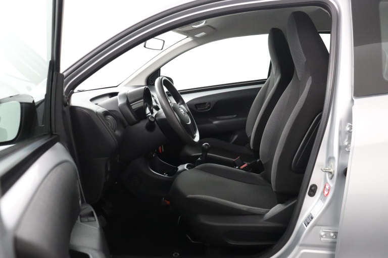 Toyota Aygo - 1.0 VVT-i x-now 16