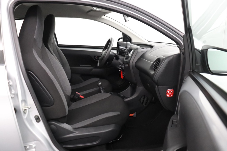 Toyota Aygo - 1.0 VVT-i x-now 19