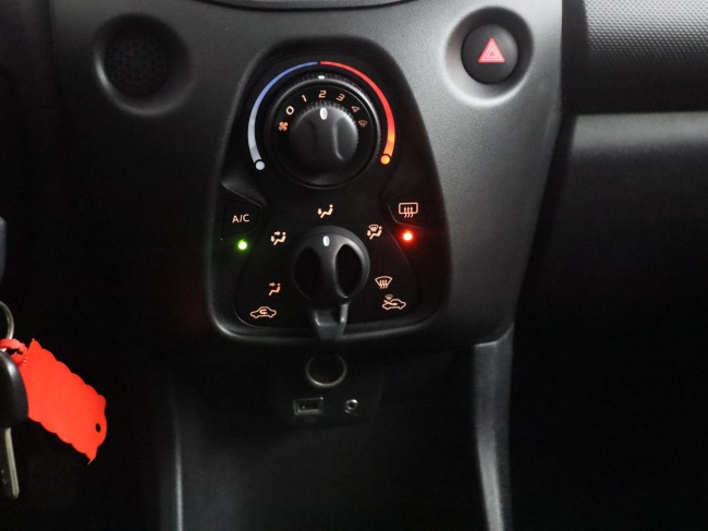 Toyota Aygo - 1.0 VVT-i x-now