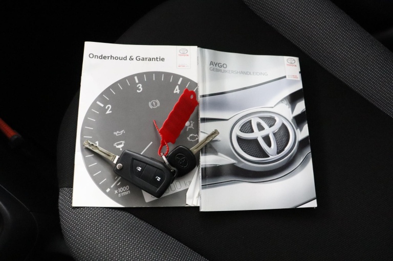 Toyota Aygo - 1.0 VVT-i x-now 9