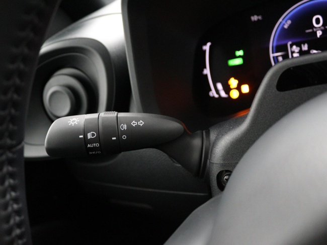 Toyota Aygo X - Hybrid 115 play