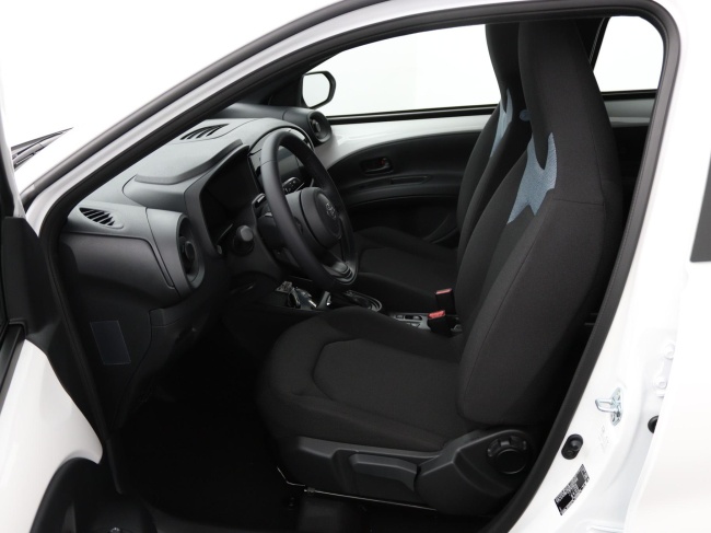 Toyota Aygo X - Hybrid 115 play