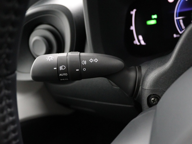 Toyota Aygo X - Hybrid 115 play