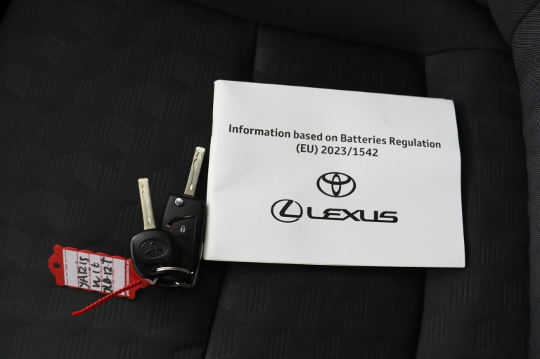 Toyota Yaris - 1.5 Hybrid 115 Active /Bi-Tone 11