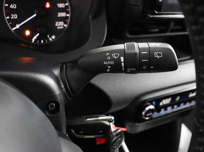 Toyota Yaris - 1.5 Hybrid 115 Active /Bi-Tone