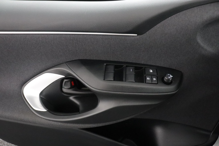 Toyota Yaris - 1.5 Hybrid 115 Bi-Tone 28