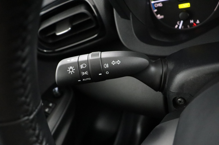 Toyota Yaris - 1.5 Hybrid 115 Bi-Tone 30